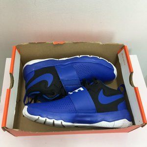NEW Nike Team Hustle D 8 GS Shoes 5.5Y